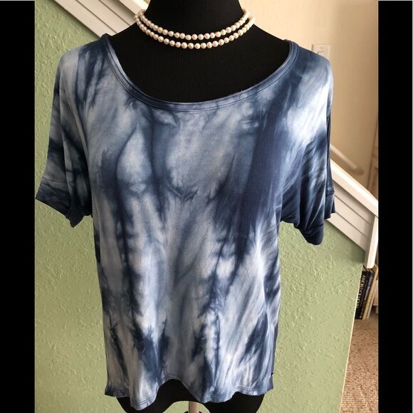 Nice shirt by Roxy in small petite - Picture 1 of 2